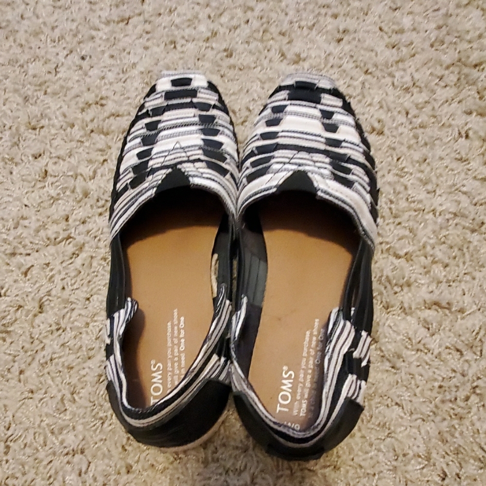 Tom's shoes